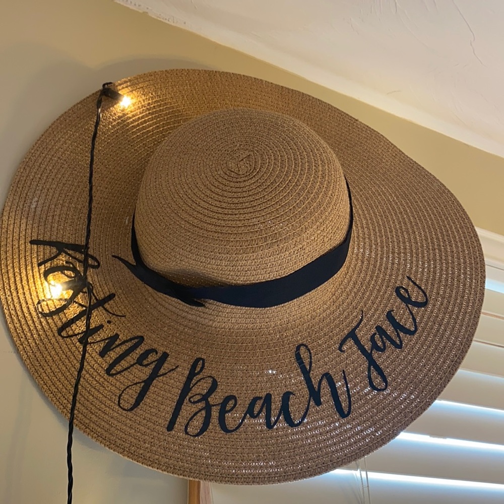 Resting Beach Face Hat